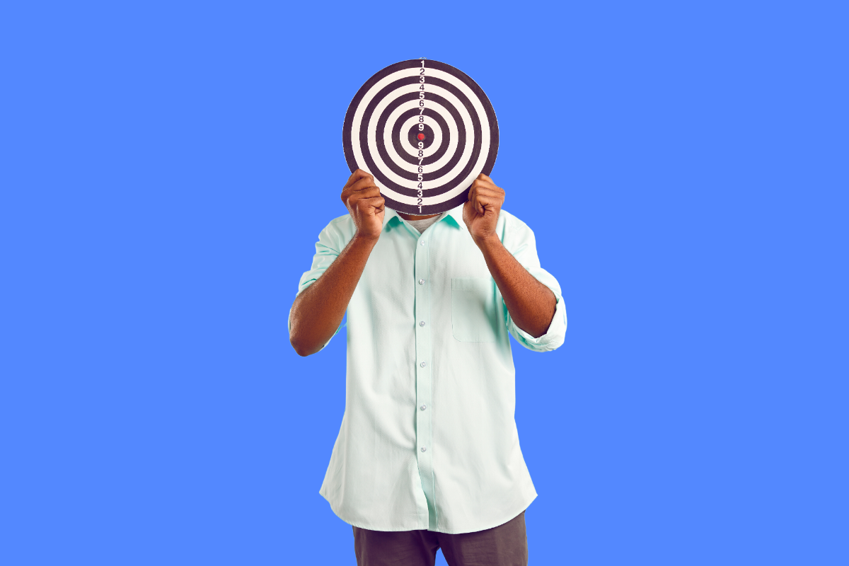 A dartboard symbolizes advanced audience targeting so your ads reach the right people